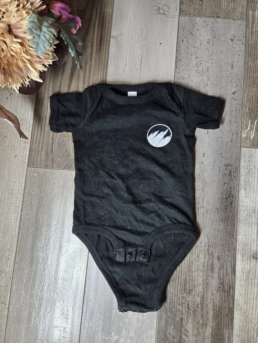 Rabbit Skins Baby Black & White Flatirons Church Onesie Bodysuit Size 6m